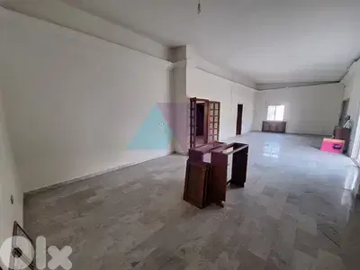 Lux 4 bedrom apartment, prime location 4sale Baabdat - شقة في بعبدات