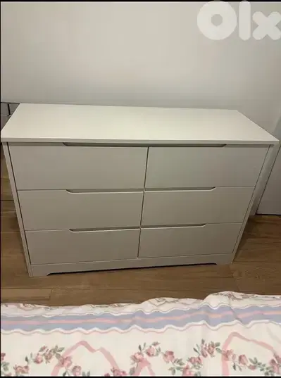 chest of drawers