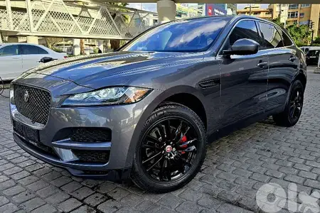 F Pace Prestige v6 clean carfax top of the line