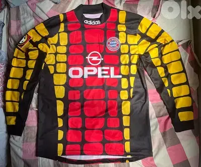 Bayern Munich goalkeeper kahn historically adidas long sleeve kit Bayern Munich goalkeeper kahn historically adidas long sleeve kit