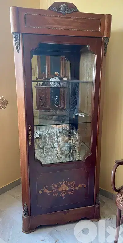 فيترين خشب انتيك. Vitrine