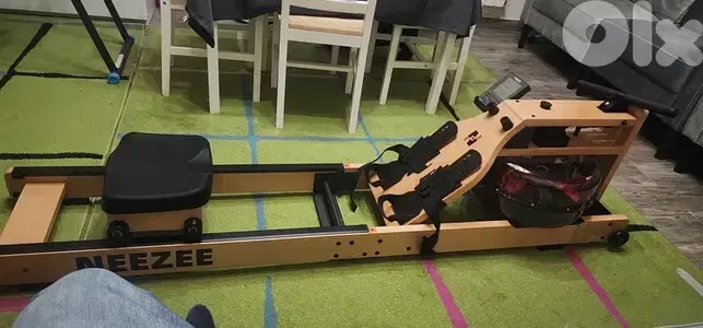 Neezee rowing machine