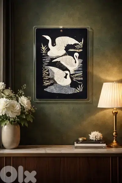 Vintage Japanese-Inspired Swan Artwork – Glass Frame – 40x30 cm