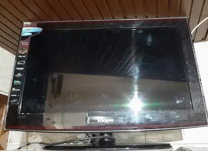 للبيع تلفزيون 1080P Sumsang 32"Design Cristal Full HD = 50.000 Sold