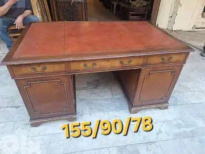 مكتب ريجنسي انجليزي قديم رائع جدا وجه جلد طبيعي مميز