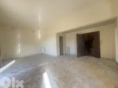 Office For sale in Baabda MQOA35