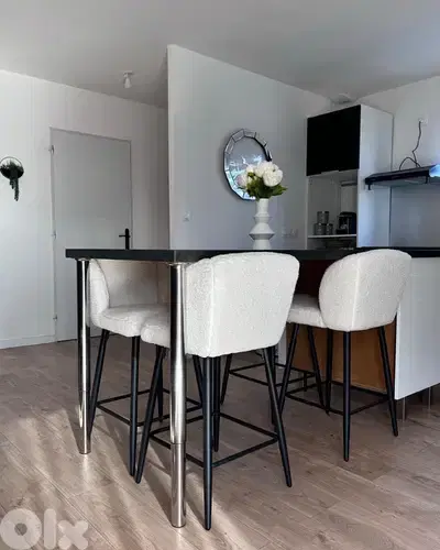 set of 2 bar stools white color