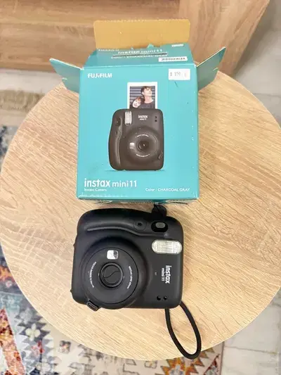 instant camera