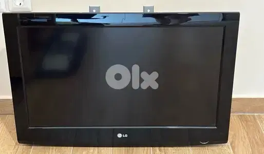 lg 32 inch new with remote and stand