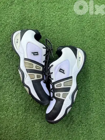 tennis shoe