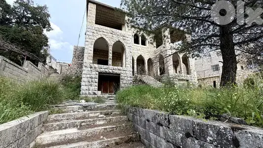 RWB362CA - Old house with land for sale in Lehfed Jbeil