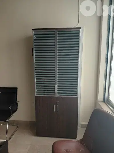 خزانة مكتب جديدة + كرسي شبك عدد ٢