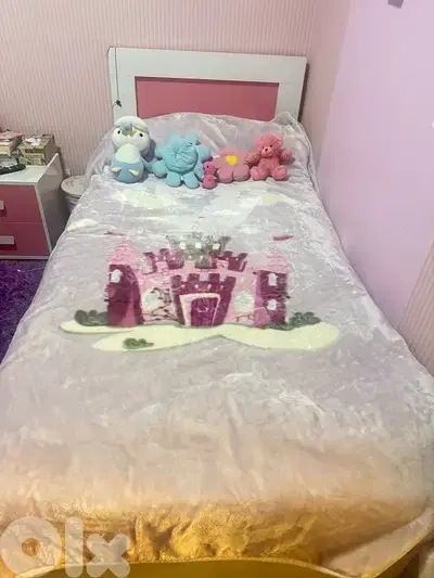 Pink girl bedroom