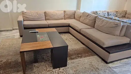 طقم كنب زاوية (L) مودرن مع كراسي مودن - حالة ممتاة