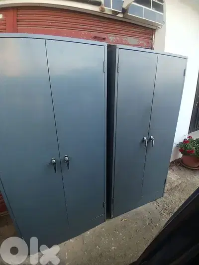 خزنات إيطالي شبه جديد سعر وحدي 120$