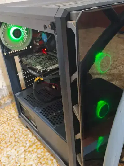 gaming case with screen 144hz
