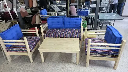 طقم صوفا عربي مع طاولة.  Arabic set with table