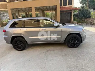 grand cherokee 2018 altitude 4wd