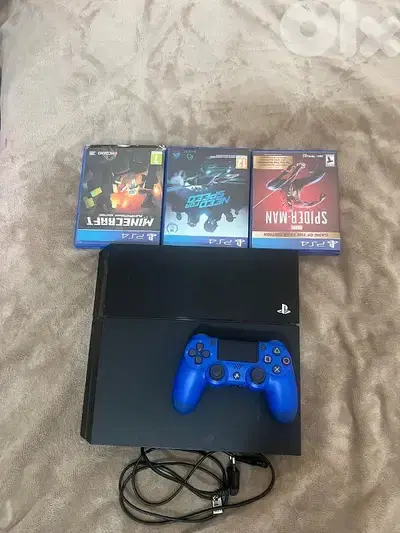 ps4 fat(500gb) + 1 controller + 3 cds fully working no issues.