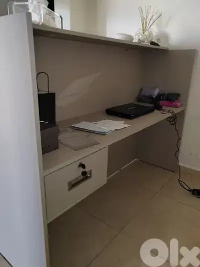 عرض مميز! طاولة Reception  جديدة بتصميم راقي – فرصة ما بتتعوض.