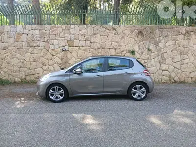 Peugeot 208 (2013) - 1 owner - Lebanese source