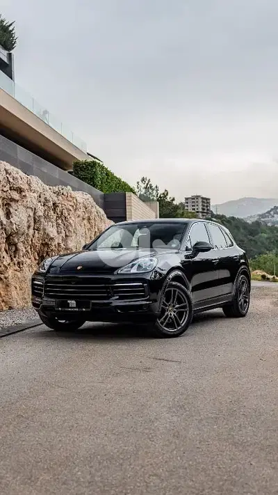 CAYENNE  2018 FULLY SERVICED & MAINTAINED WARRANTY TILL 2-9-2027
