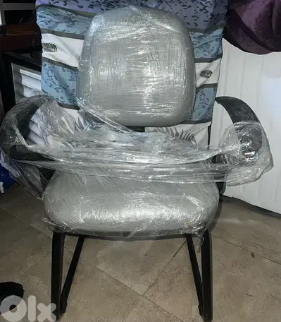 * Office chair بحالة جديدة، جاهز للاستعمال