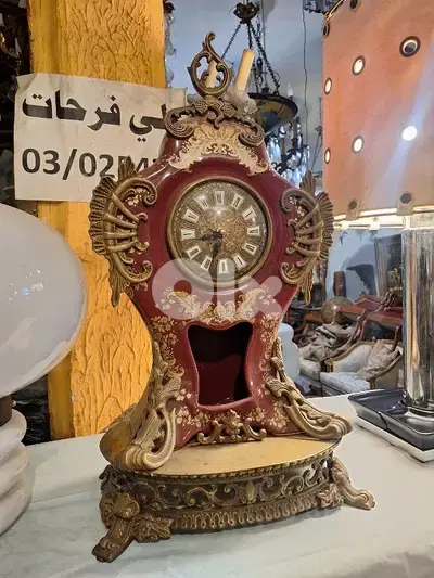 ساعة بورسولان مع برونز شغل سافر ايطالي يدوي رائع جدا انتيك
