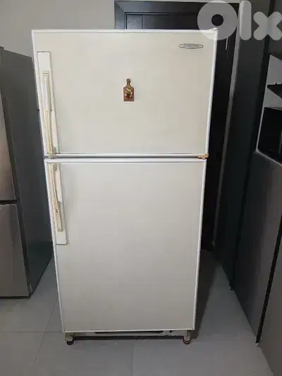 Used fridge for sale. براد مستعمل للبيع