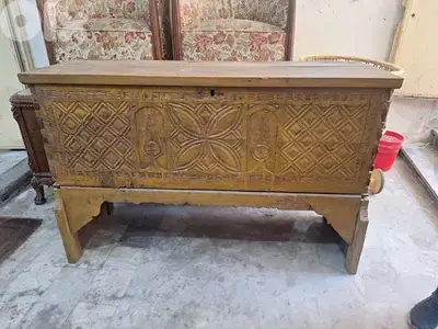 صندوق انتيك شرقي رائع جدا حفر يدوي خشب مسيف صافي