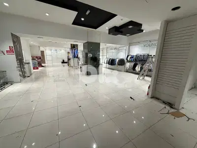 Showroom For Rent in Hamra