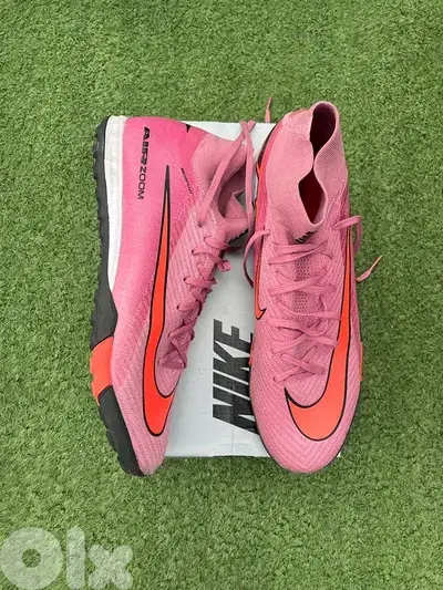 2 football shoes offer