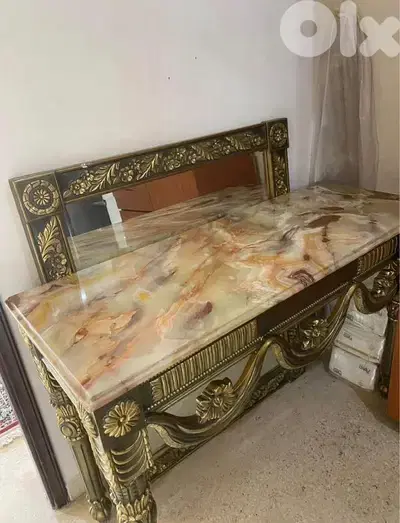 كونسول رخام مدهب