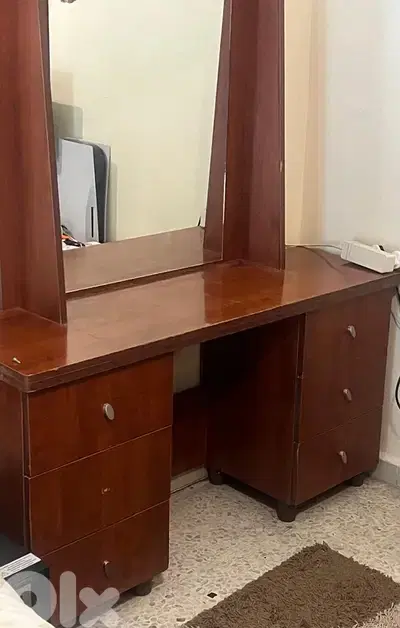 bedroom set - wardrobe+vanity+nightstand and in good condition