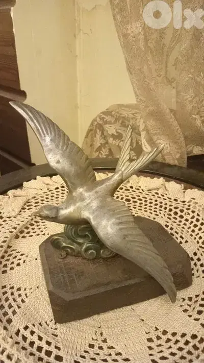تمثال سنونو طائر / Swallow in Flight