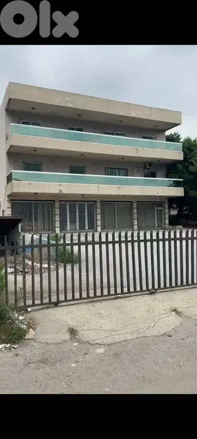 Entire Building in Halat for Sale مبنى بالأكمل للبيع اوتستراد حالات