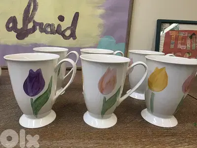 Mugs with tulips design
