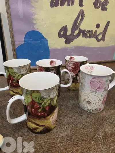 Mugs with floral design