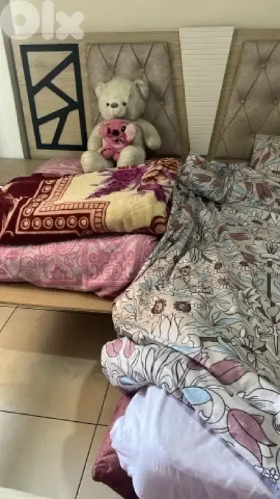 bed (bedroom)
