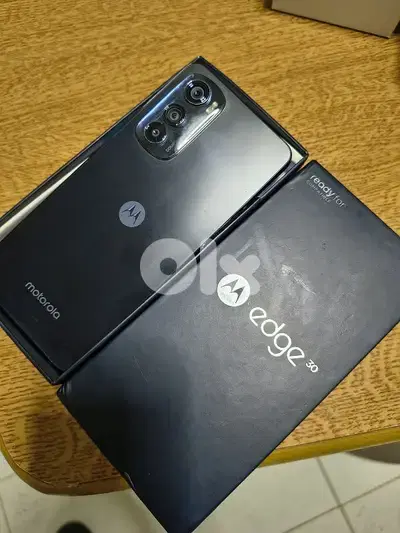 Motorolla Edge 30. camera phone super like new