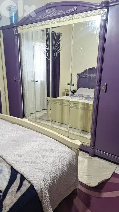 غرفة نوم كبيرة بحالة ممتازة