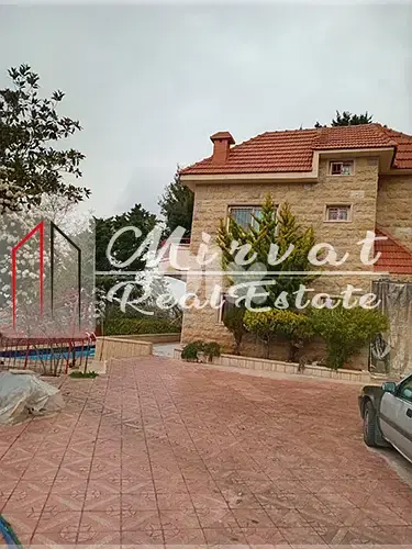 فيلا دوبلكس مع روف، للايجار في منطقة عاليه، بإطلالة جبلية خلابة