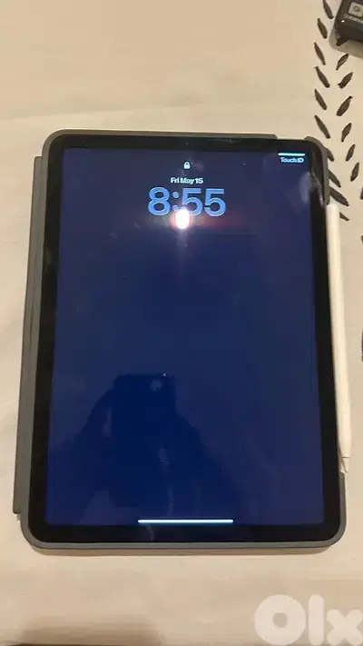 Apple iPad Air 4 256GB with Accessories