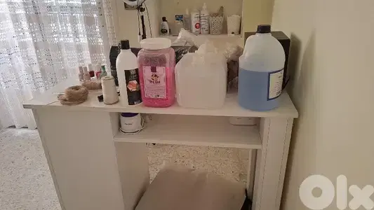 table for manicure w chariote
