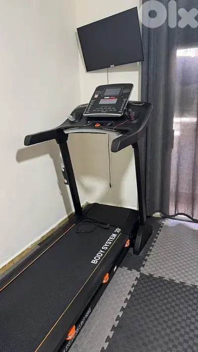 treadmill like new used 5 times only