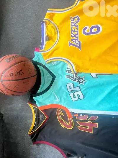 sagesse signed ball + jerseys slightly used