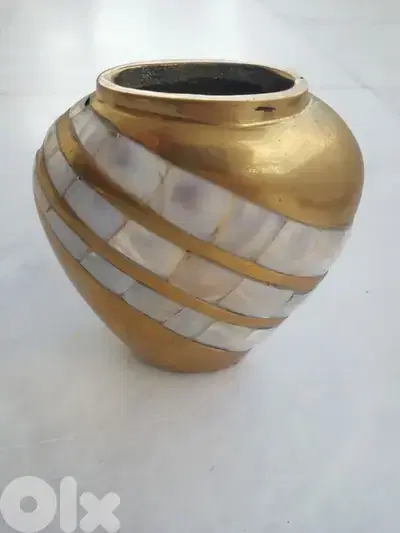 تحفة نحاس مصدفة