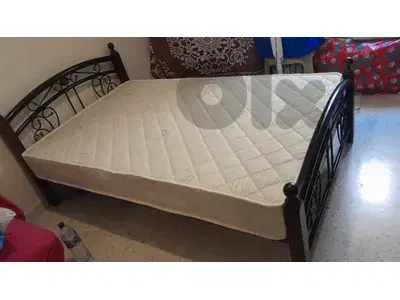 تخت مفرد ونص مع فرشه