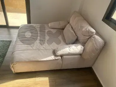 chaise lounge