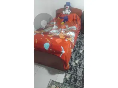 تخت مفرد مع فرشة